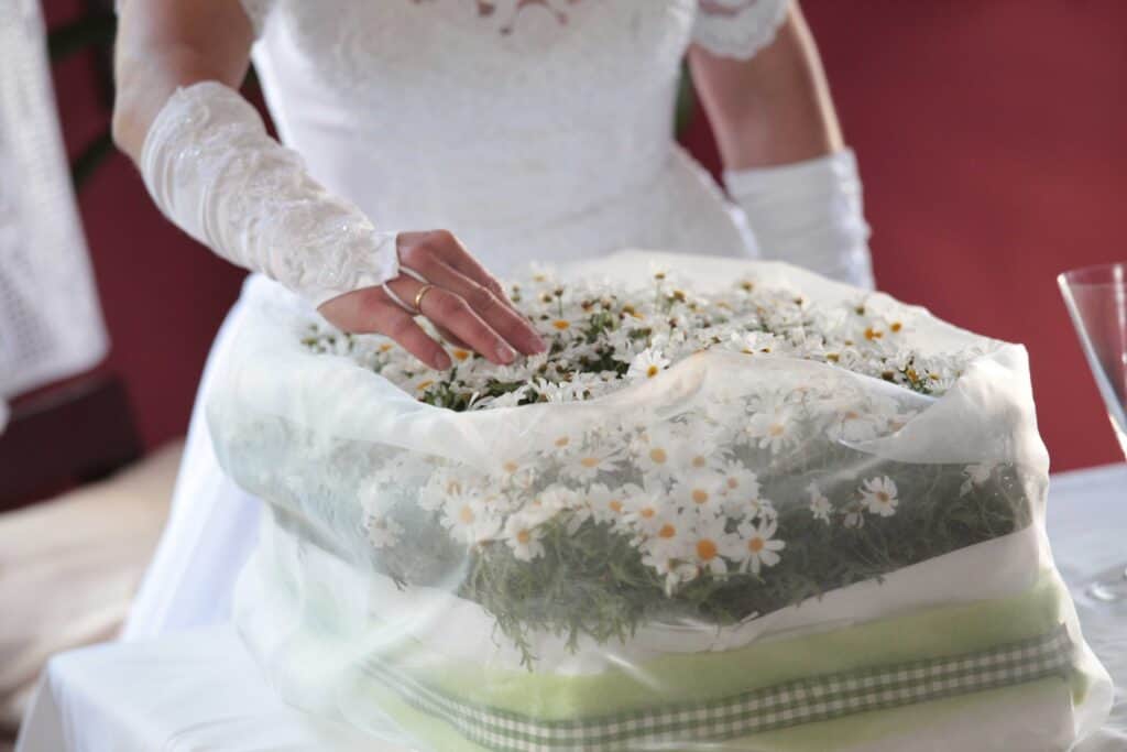 Braut mit Hochzeitsschmuck